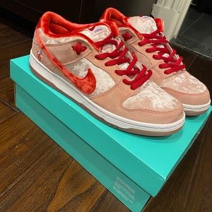 Strange Love Nike SB size 10